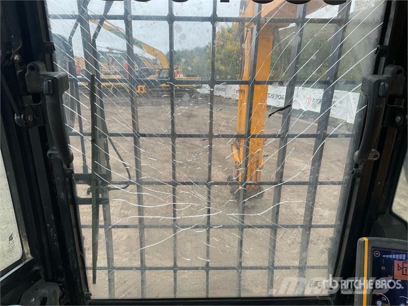 JCB JS300LC Tracked Excavator Kāpurķēžu ekskavatori
