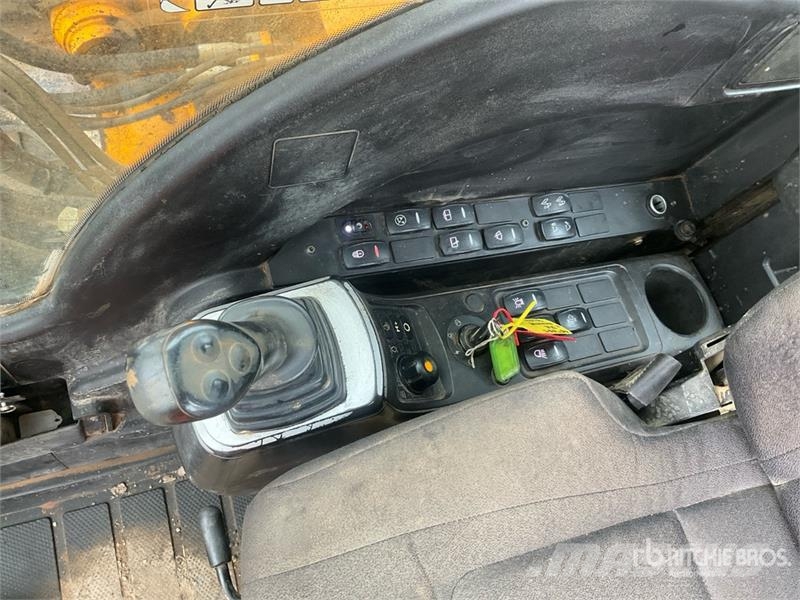 JCB JS300LC Tracked Excavator Kāpurķēžu ekskavatori
