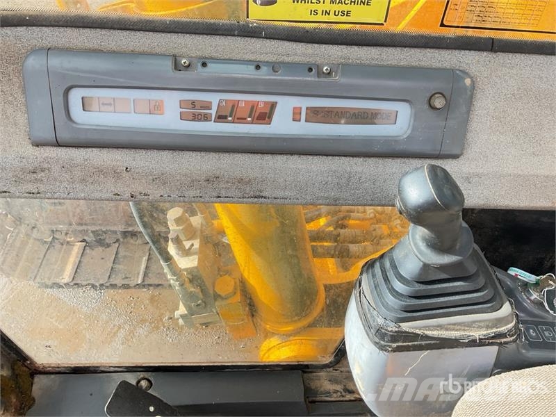 JCB JS330 Long Reach Tracked Excavator Crawler excavators