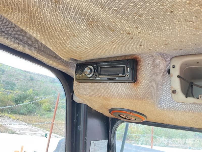 JCB JS330 Long Reach Tracked Excavator Crawler excavators