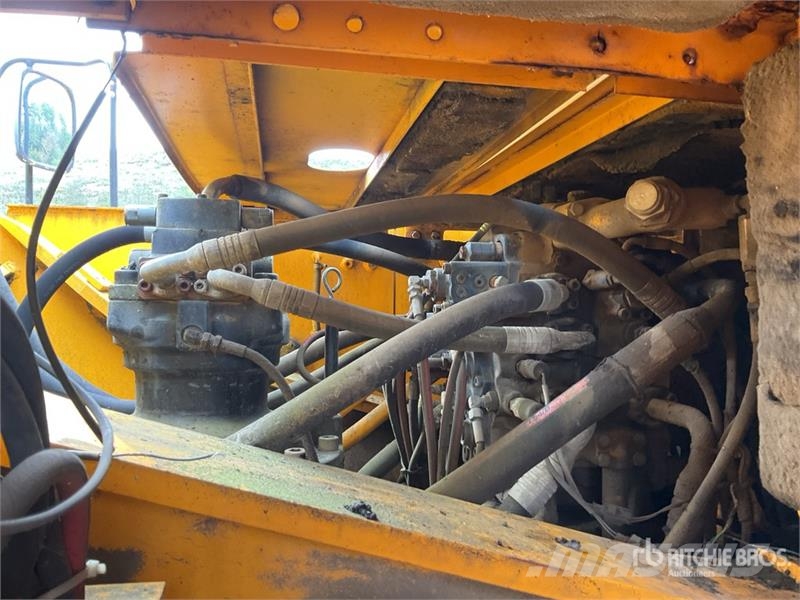 JCB JS330 Long Reach Tracked Excavator Crawler excavators