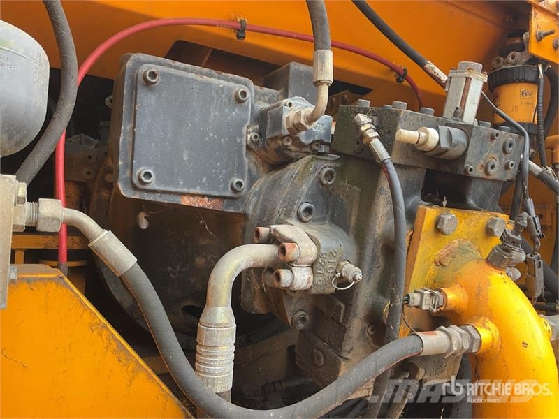 JCB JS330 Long Reach Tracked Excavator Crawler excavators