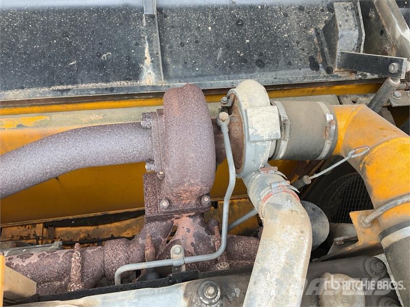 JCB JS330 Long Reach Tracked Excavator Crawler excavators