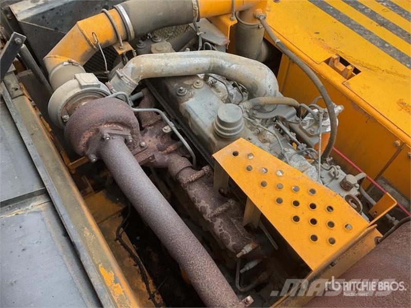 JCB JS330 Long Reach Tracked Excavator Crawler excavators
