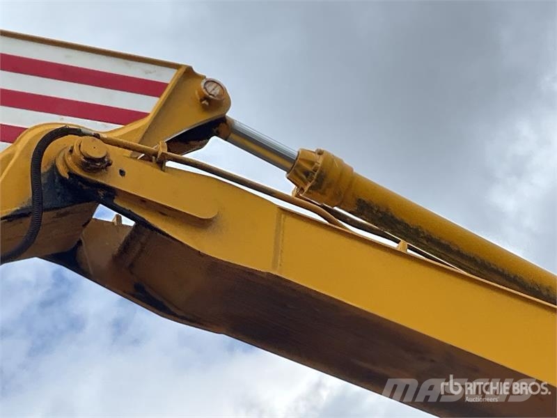 JCB JS330 Long Reach Tracked Excavator Crawler excavators