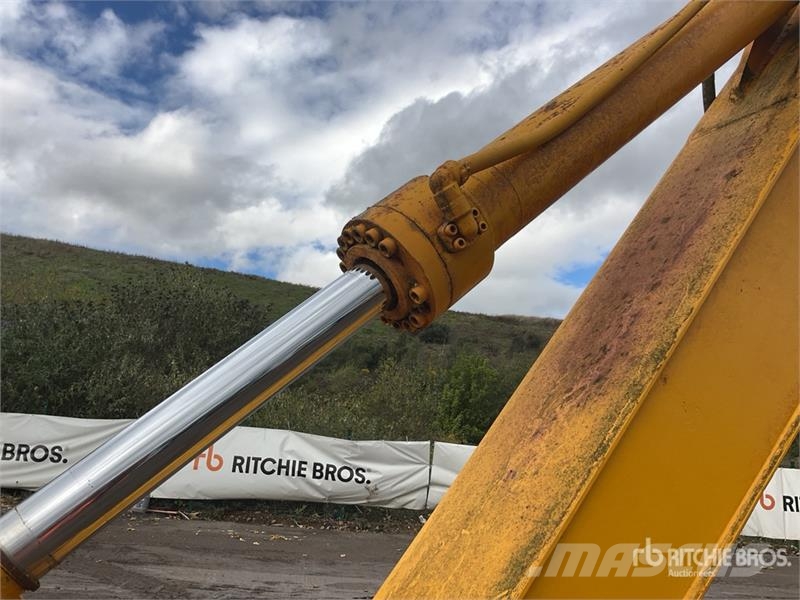 JCB JS330 Long Reach Tracked Excavator Crawler excavators