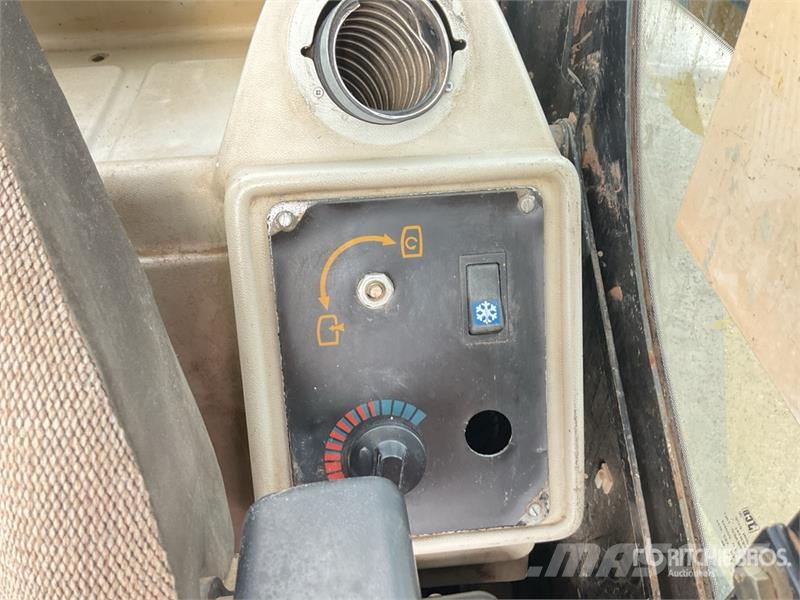 JCB JS330 Long Reach Tracked Excavator Crawler excavators