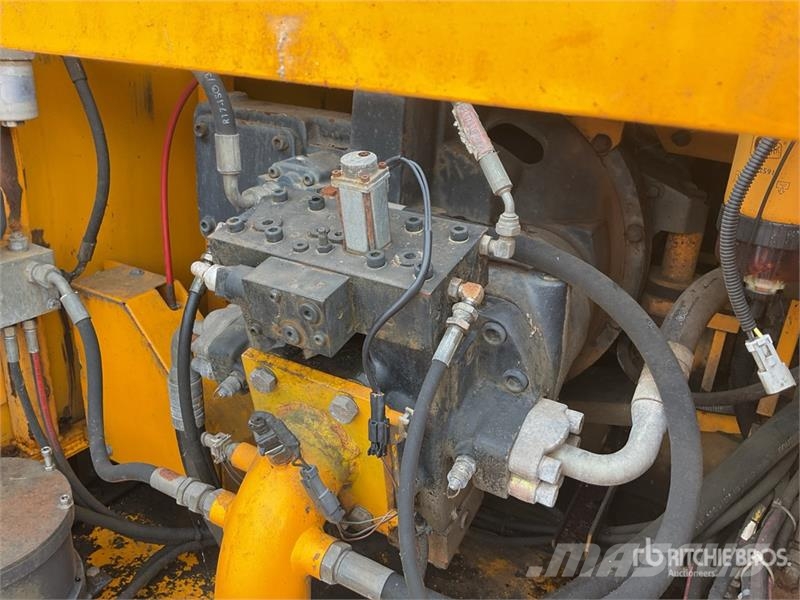 JCB JS330 Long Reach Tracked Excavator Crawler excavators