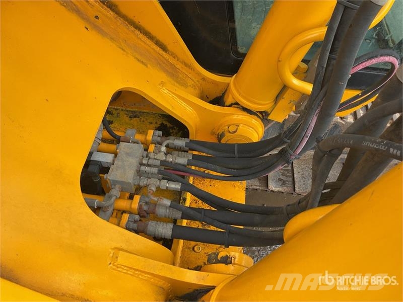JCB JS330 Long Reach Tracked Excavator Crawler excavators