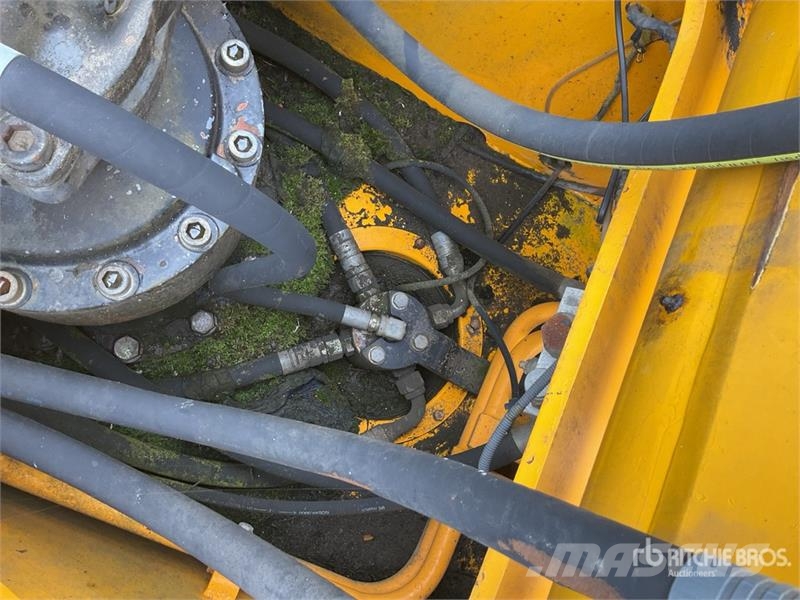 JCB JS330 Long Reach Tracked Excavator Crawler excavators