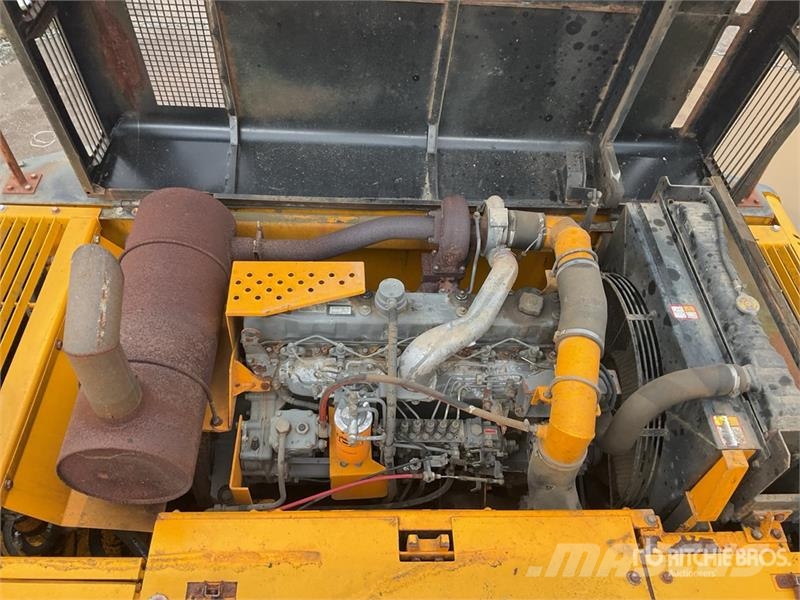JCB JS330 Long Reach Tracked Excavator Crawler excavators
