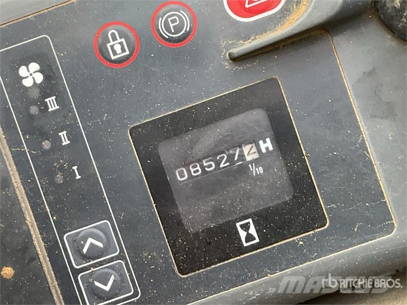 JCB JS330 Long Reach Tracked Excavator Crawler excavators