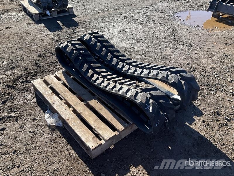 JCB Pair of Rubber 230x35x96.0 Tracks (Unused) مكونات أخرى