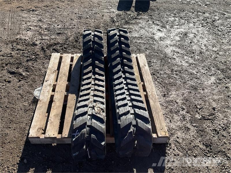 JCB Pair of Rubber 230x35x96.0 Tracks (Unused) مكونات أخرى