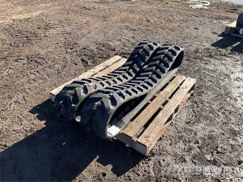 JCB Pair of Rubber 230x35x96.0 Tracks (Unused) مكونات أخرى