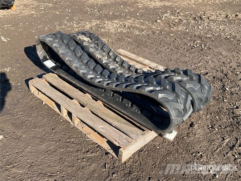 JCB Pair of Rubber 230x35x96.0 Tracks (Unused) مكونات أخرى