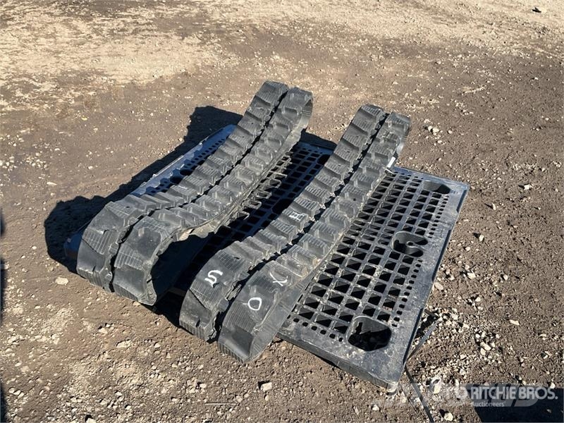 JCB Rubber 230x93x33 Tracks (Unused) Other components