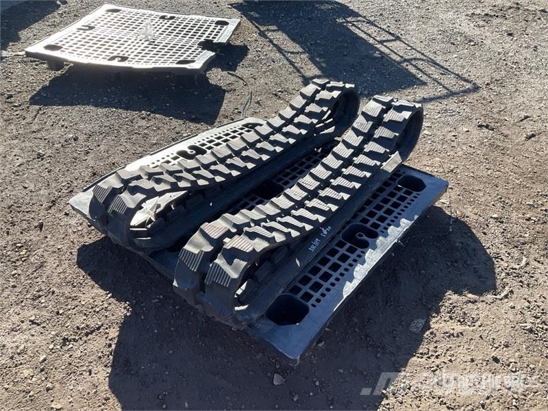 JCB Rubber 230x93x33 Tracks (Unused) Other components