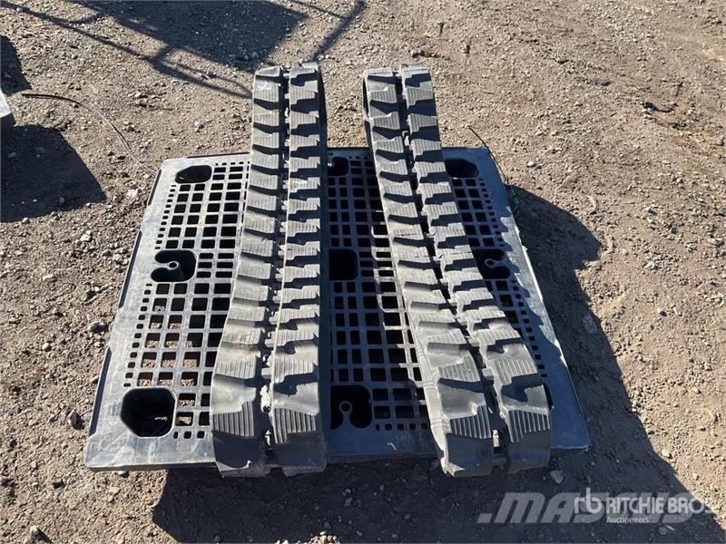 JCB Rubber 230x93x33 Tracks (Unused) Other components