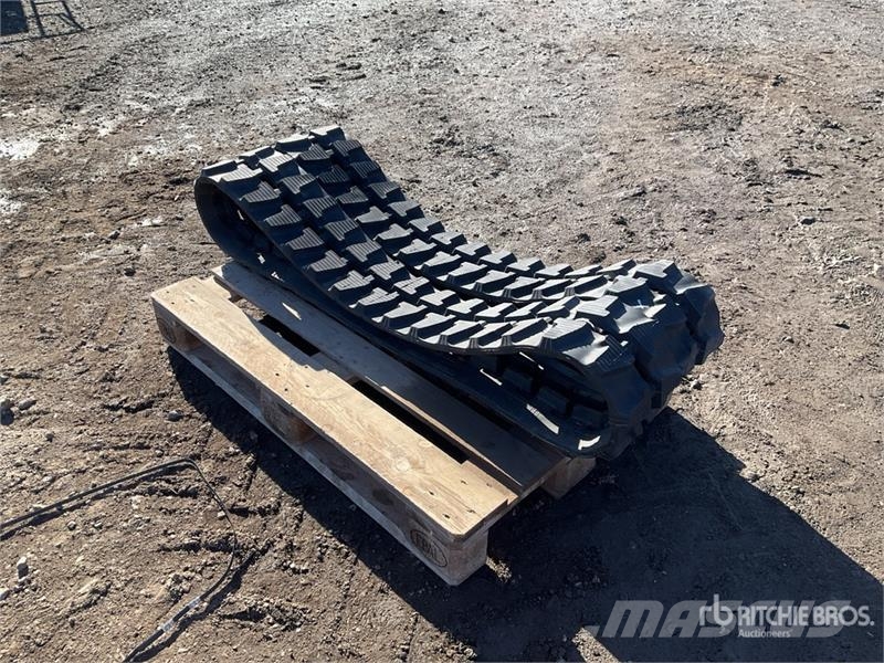 JCB Rubber 230x96x33 Tracks (Unused) Other components