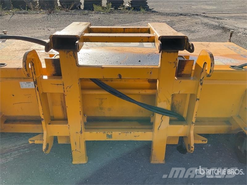 JCB SC240 2440 mm 969 kg Sweeper Attachment Brushes