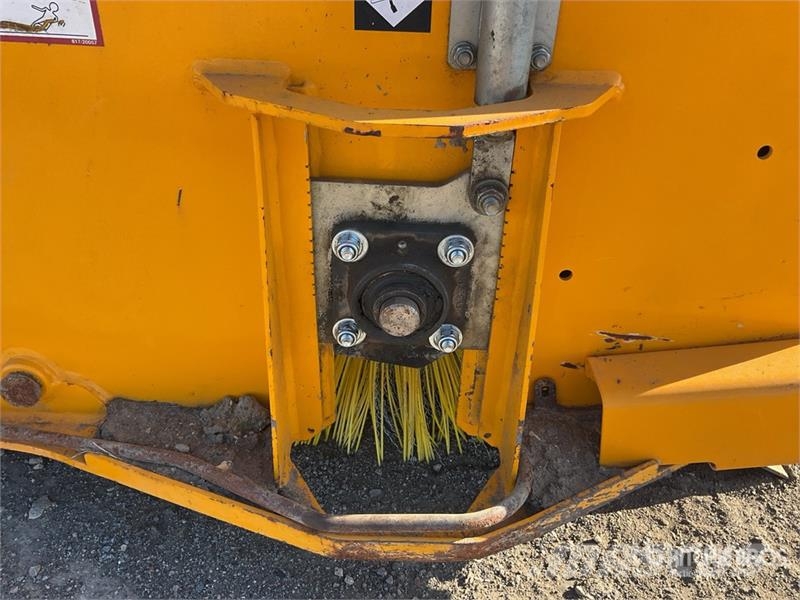 JCB SC240 2440 mm 969 kg Sweeper Attachment Brushes