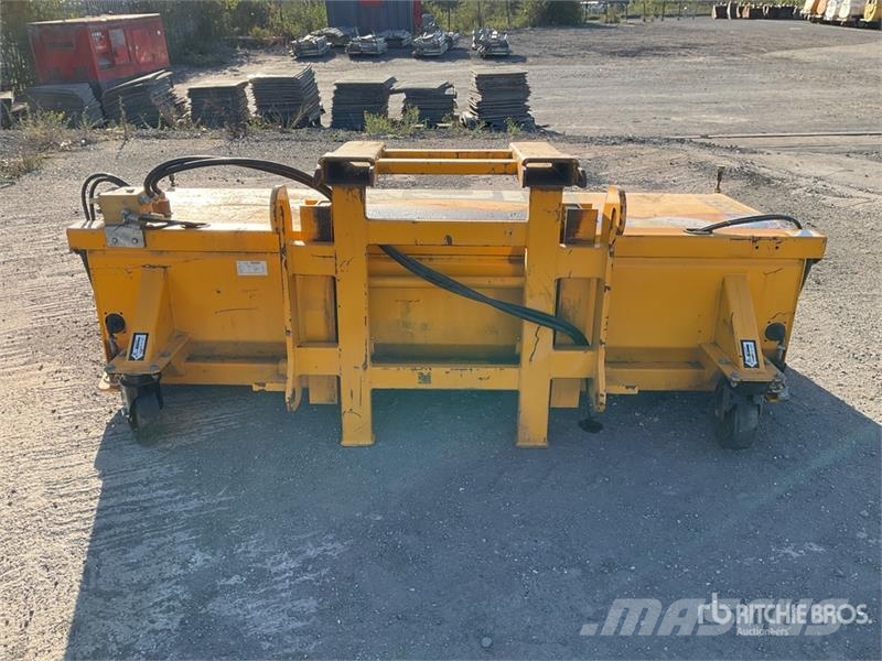 JCB SC240 2440 mm 969 kg Sweeper Attachment Brushes