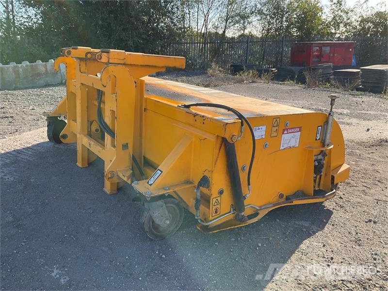 JCB SC240 2440 mm 969 kg Sweeper Attachment Brushes