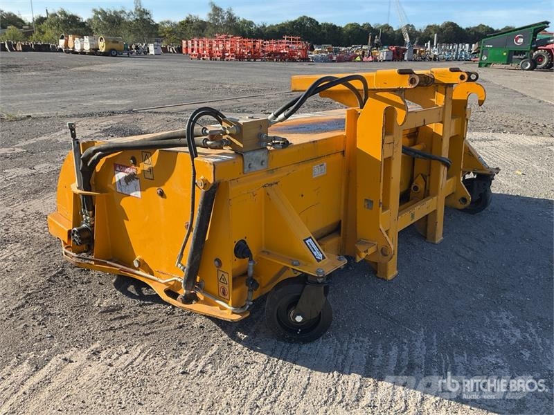JCB SC240 2440 mm 969 kg Sweeper Attachment Brushes