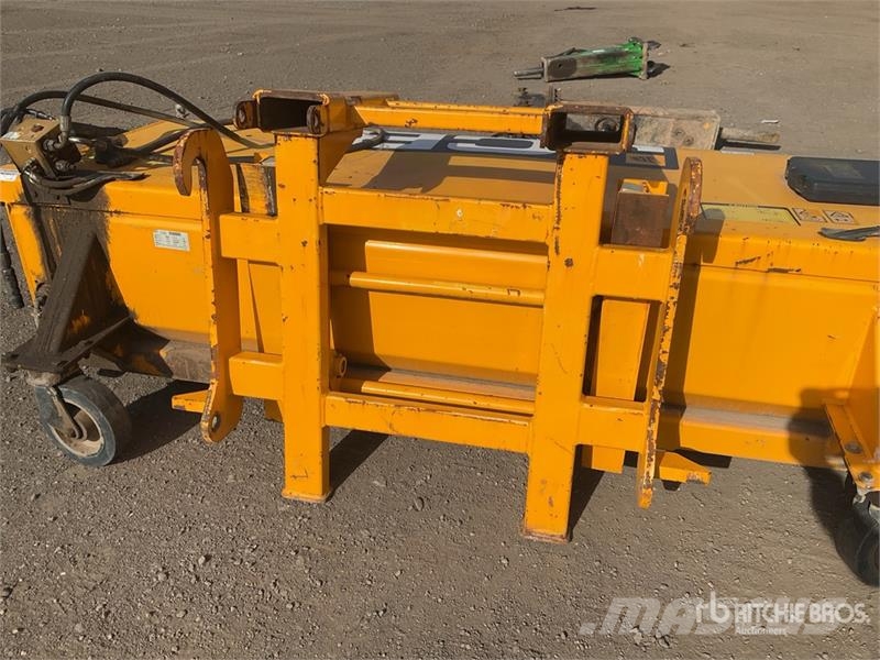 JCB SC240 Sweeper Attachment Spazzole