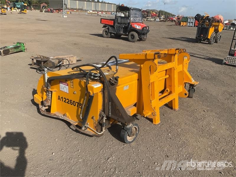 JCB SC240 Sweeper Attachment Spazzole