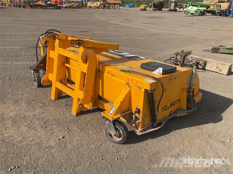 JCB SC240 Sweeper Attachment Spazzole