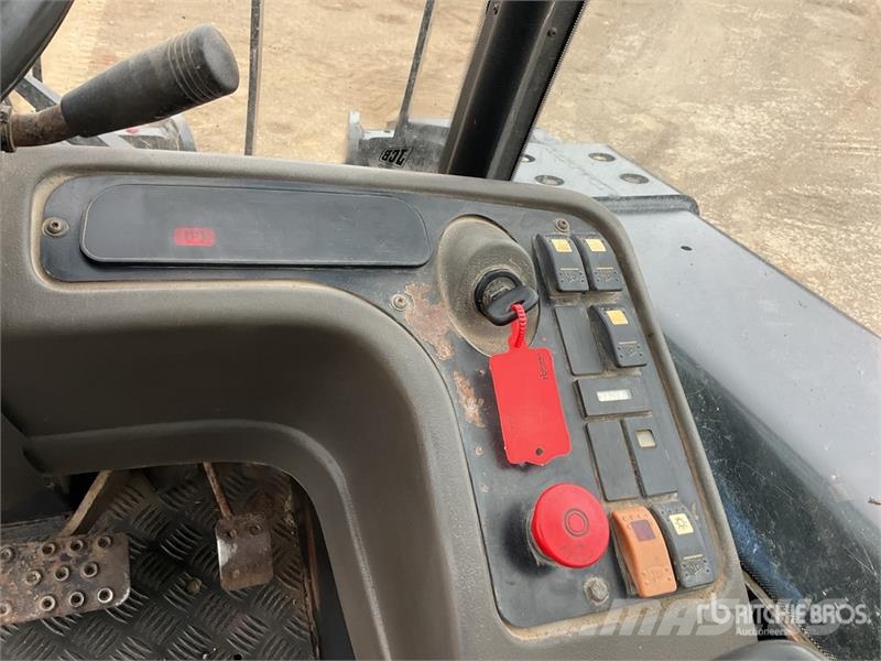 JCB TLT30D مناولات متداخلة