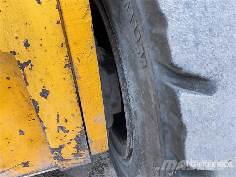 JCB TLT30D مناولات متداخلة