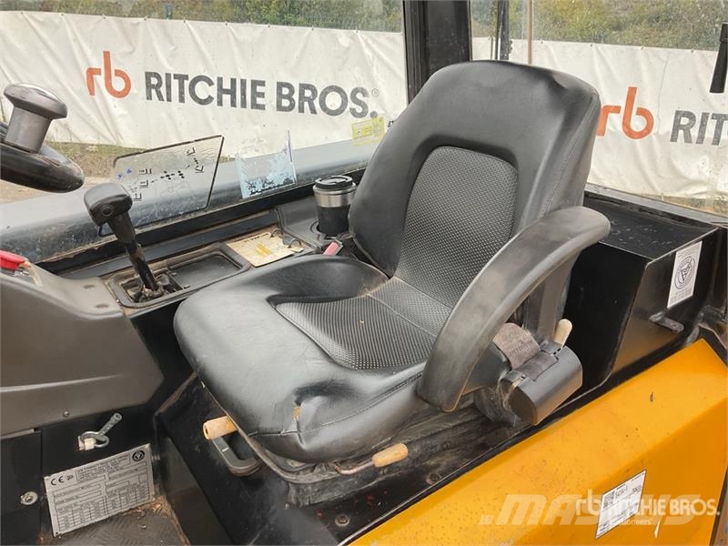 JCB TLT30D مناولات متداخلة
