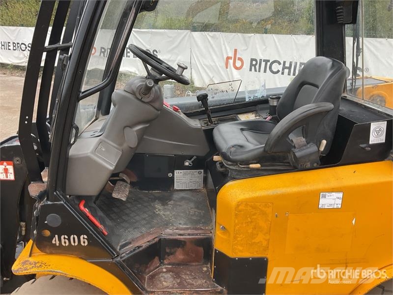 JCB TLT30D مناولات متداخلة