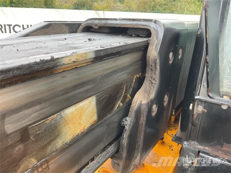 JCB TLT35D مناولات متداخلة