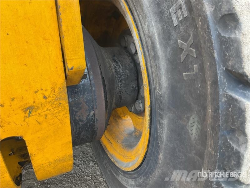 JCB TLT35D مناولات متداخلة
