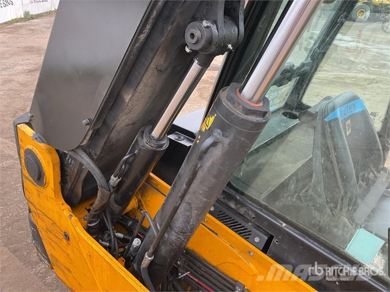 JCB TLT35D مناولات متداخلة