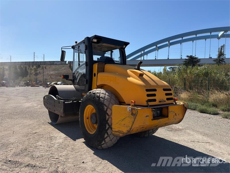 JCB VM115 Compacteur Monocylindre Smooth Drum Compacto Rouleaux monocylindre