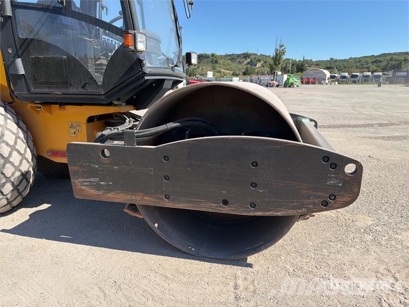 JCB VM115 Compacteur Monocylindre Smooth Drum Compacto Rouleaux monocylindre