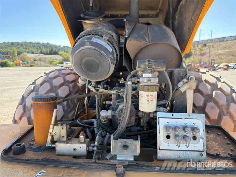 JCB VM115HD Compacteur Monocylindre Smooth Drum Compac Rouleaux monocylindre