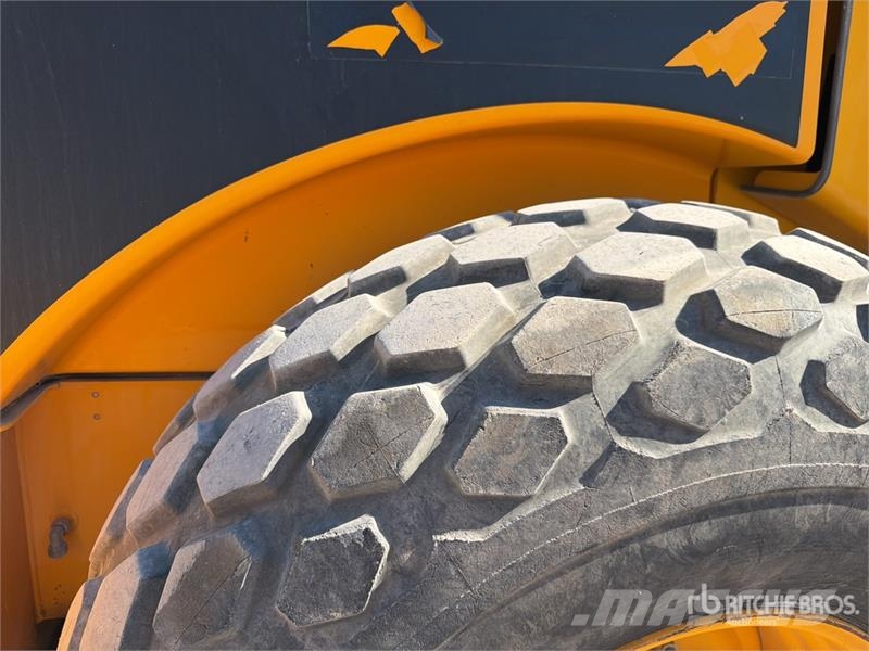 JCB VM115HD Compacteur Monocylindre Smooth Drum Compac Rouleaux monocylindre