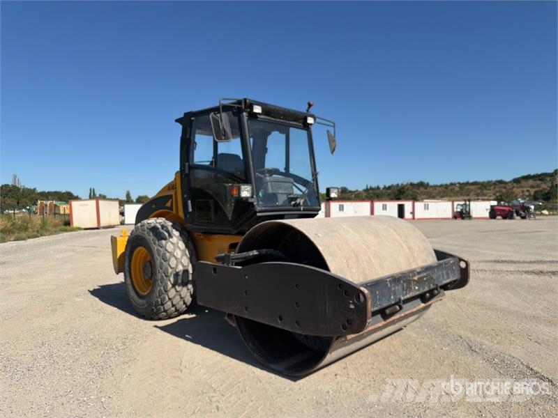 JCB VM115HD Compacteur Monocylindre Smooth Drum Compac Rouleaux monocylindre