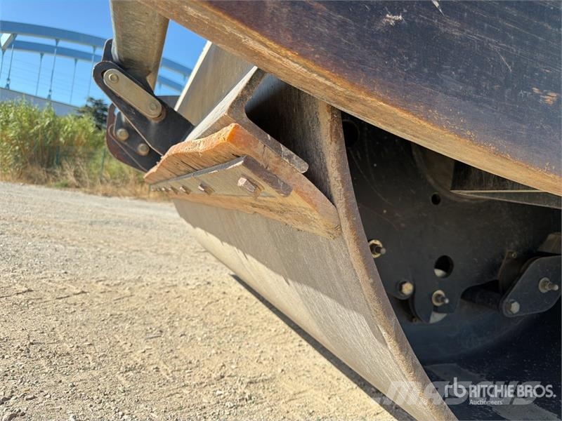 JCB VM115HD Compacteur Monocylindre Smooth Drum Compac Rouleaux monocylindre