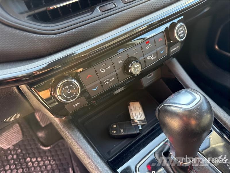 Jeep Compass 4x4 Plug-In Hybrid 1.3 T4 PHEV AT6 4XE TRA Avtomobili