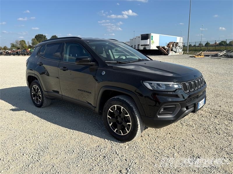 Jeep Compass 4x4 Plug-In Hybrid 1.3 T4 PHEV AT6 4XE TRA Avtomobili