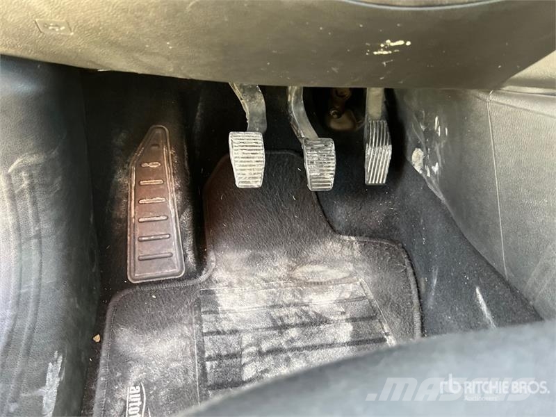 Jeep Renegade SUV Automobily