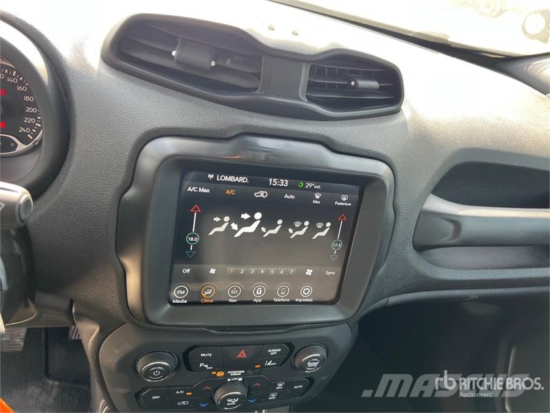Jeep Renegade SUV Automobily