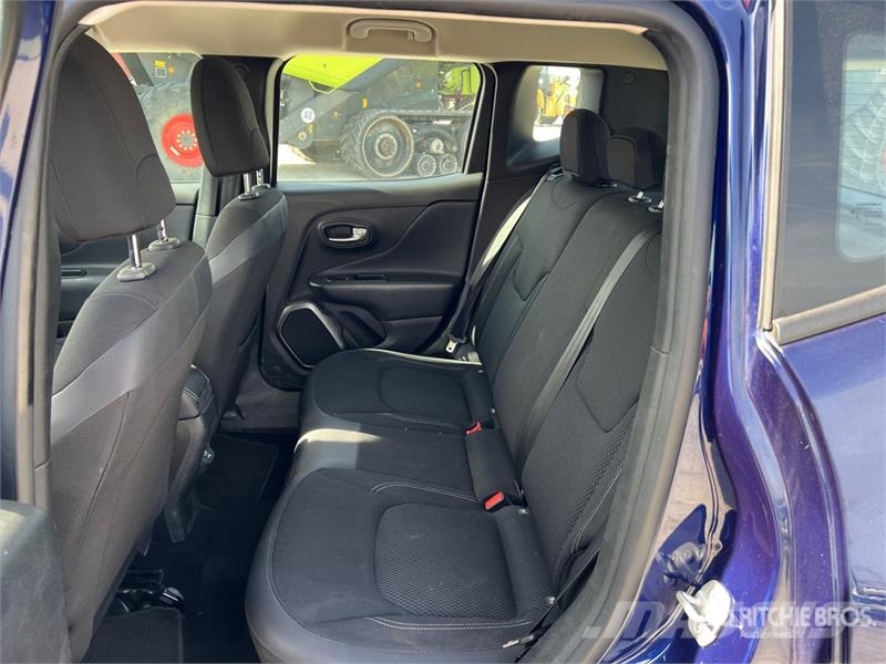 Jeep Renegade SUV Automobily